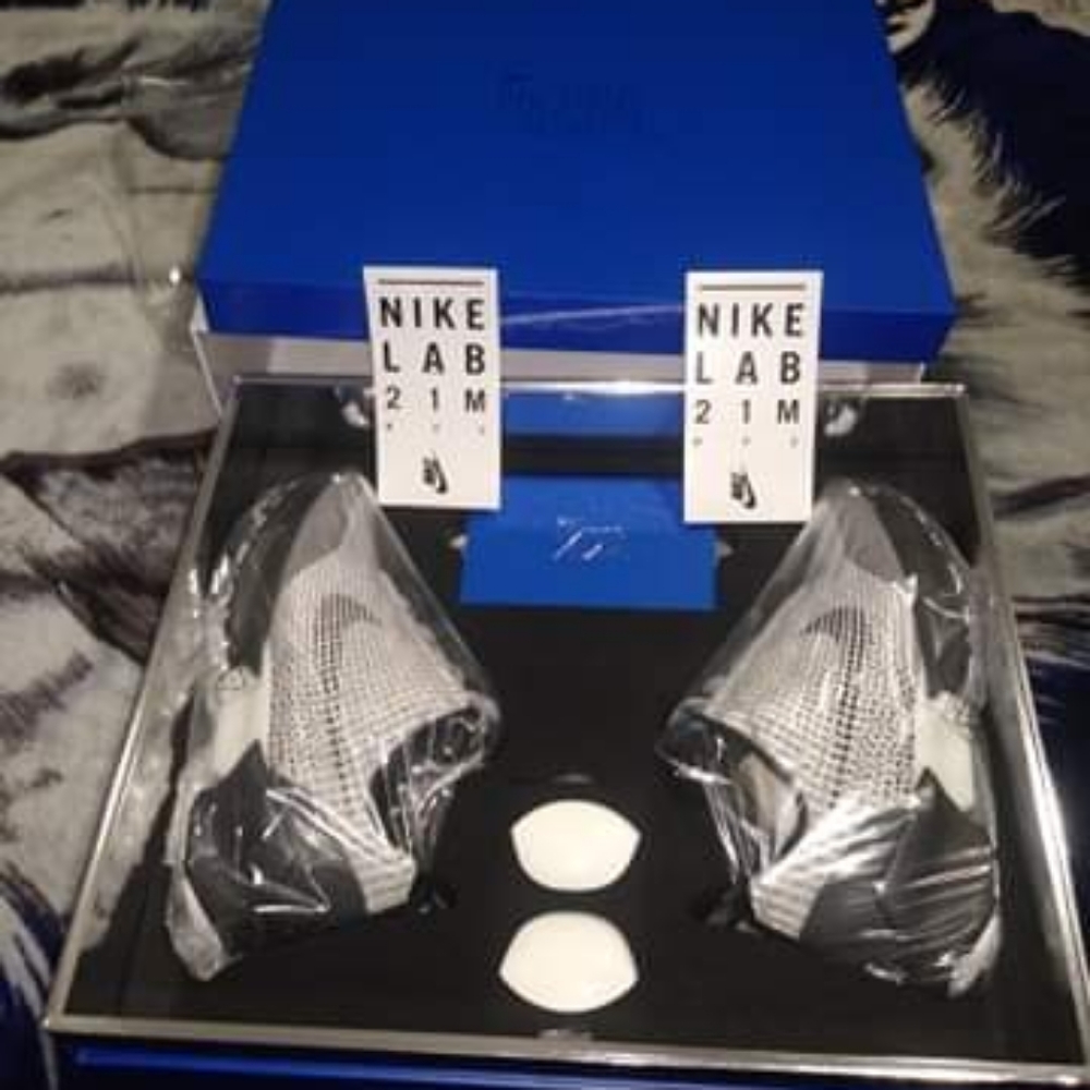 Nike hyper Adapts - Picture 2 of 10